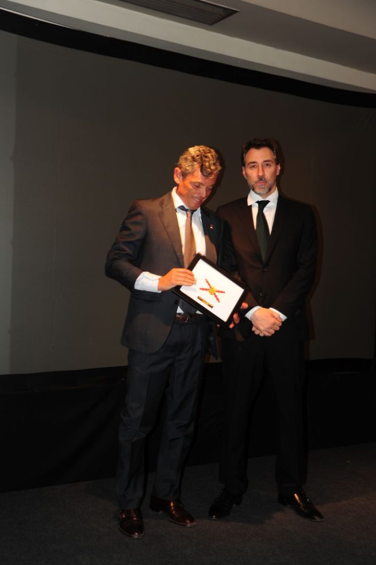 D. Fran Blanco Algibai (Cadena Ibérica) recibe el premio Blas de Lezo