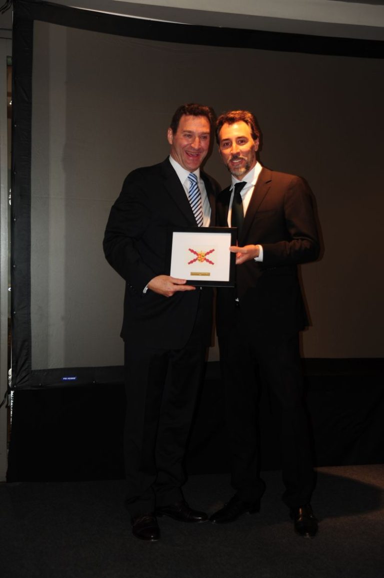 D. José Antonio Fosatti (EDAF) posa con su premio